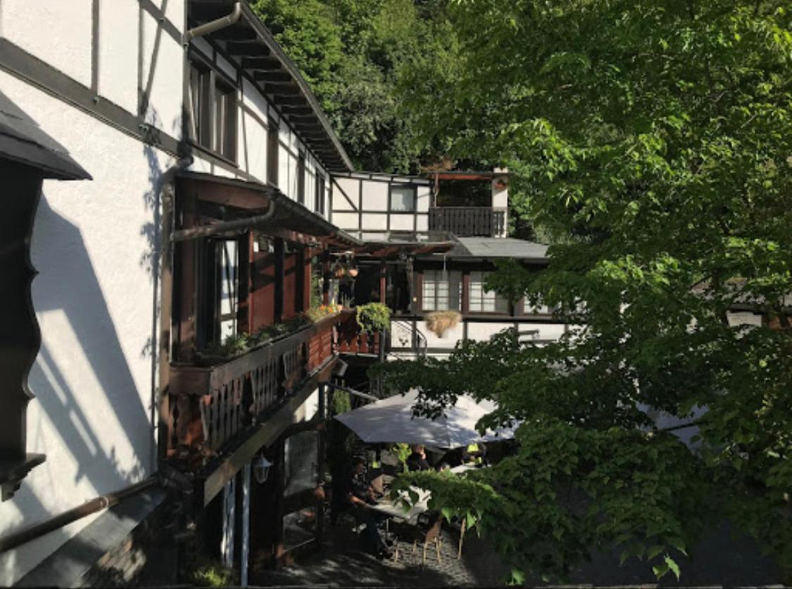 Hotel-Restaurant Zur Traube Altenahr Exterior photo